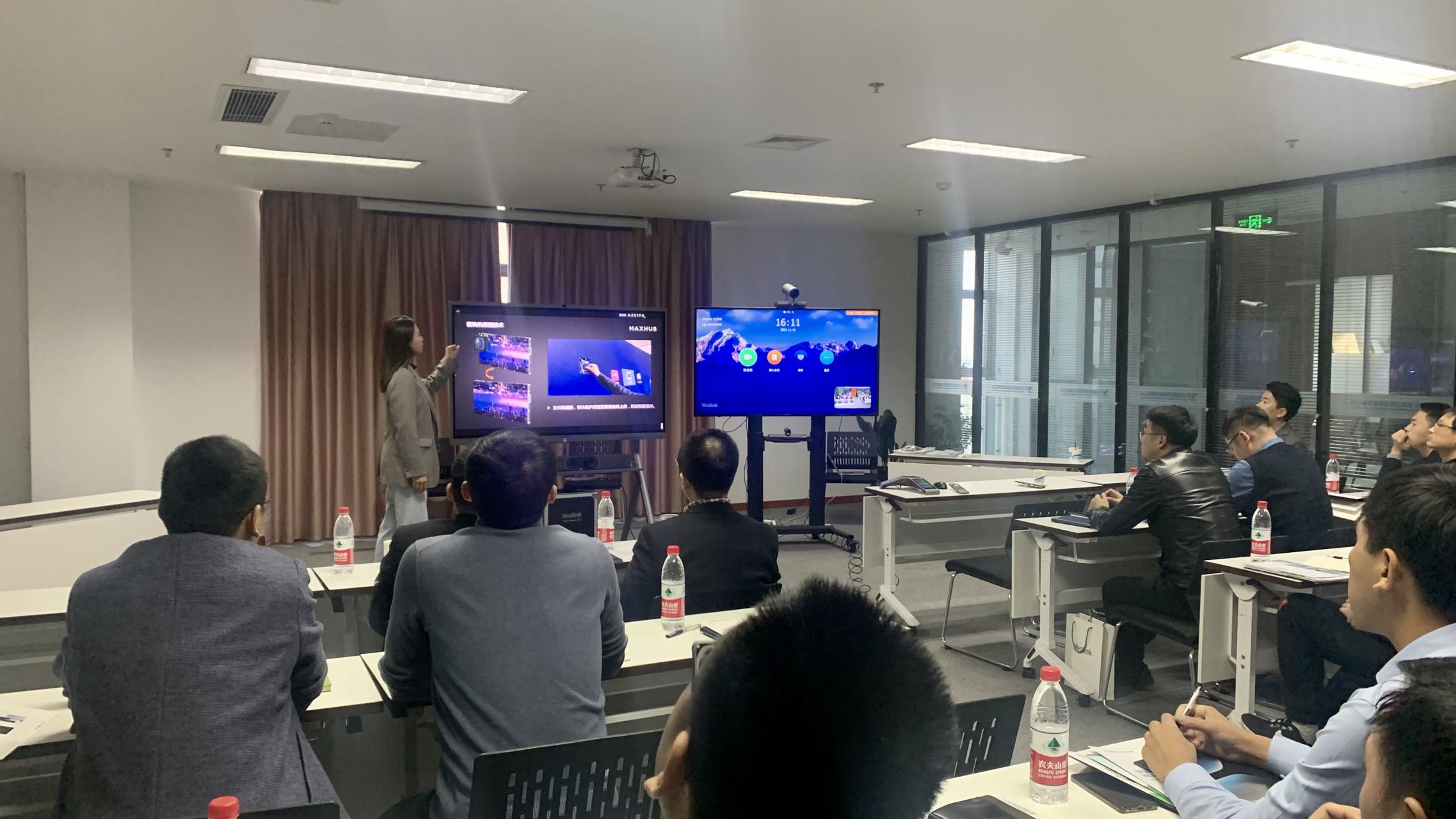 ����ϣ���������ƿ�չ����Ƶ�����豸����ѵ