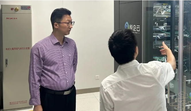 ����ϣ�����������ļ��õ�ר�����˶�